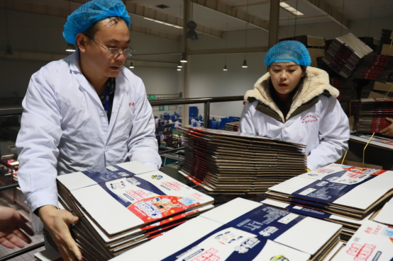 党员带头赴一线  助力春节保生产—压球（中国）一站式服务平台别样“生产突击队”助力车间生产