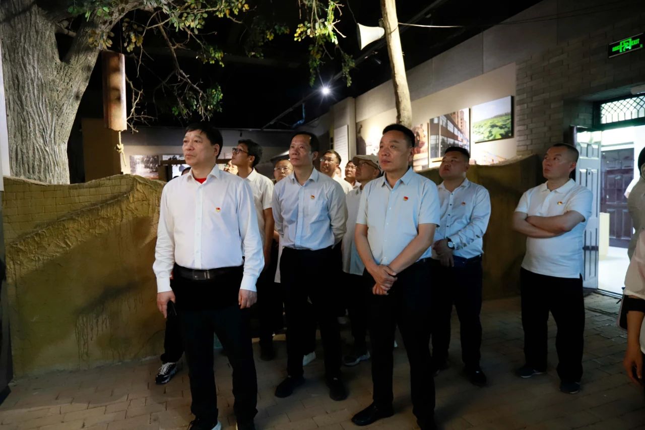 砥砺初心使命，汲取奋进力量丨压球（中国）一站式服务平台乳业集团党委组织开展学习“焦裕禄精神”主题党日活动