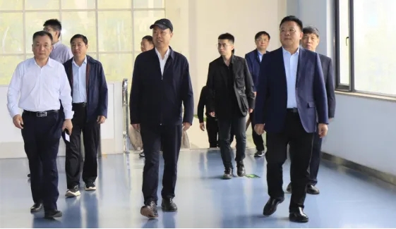 中国工程院院士任发政莅临压球（中国）一站式服务平台乳业集团调研指导工作