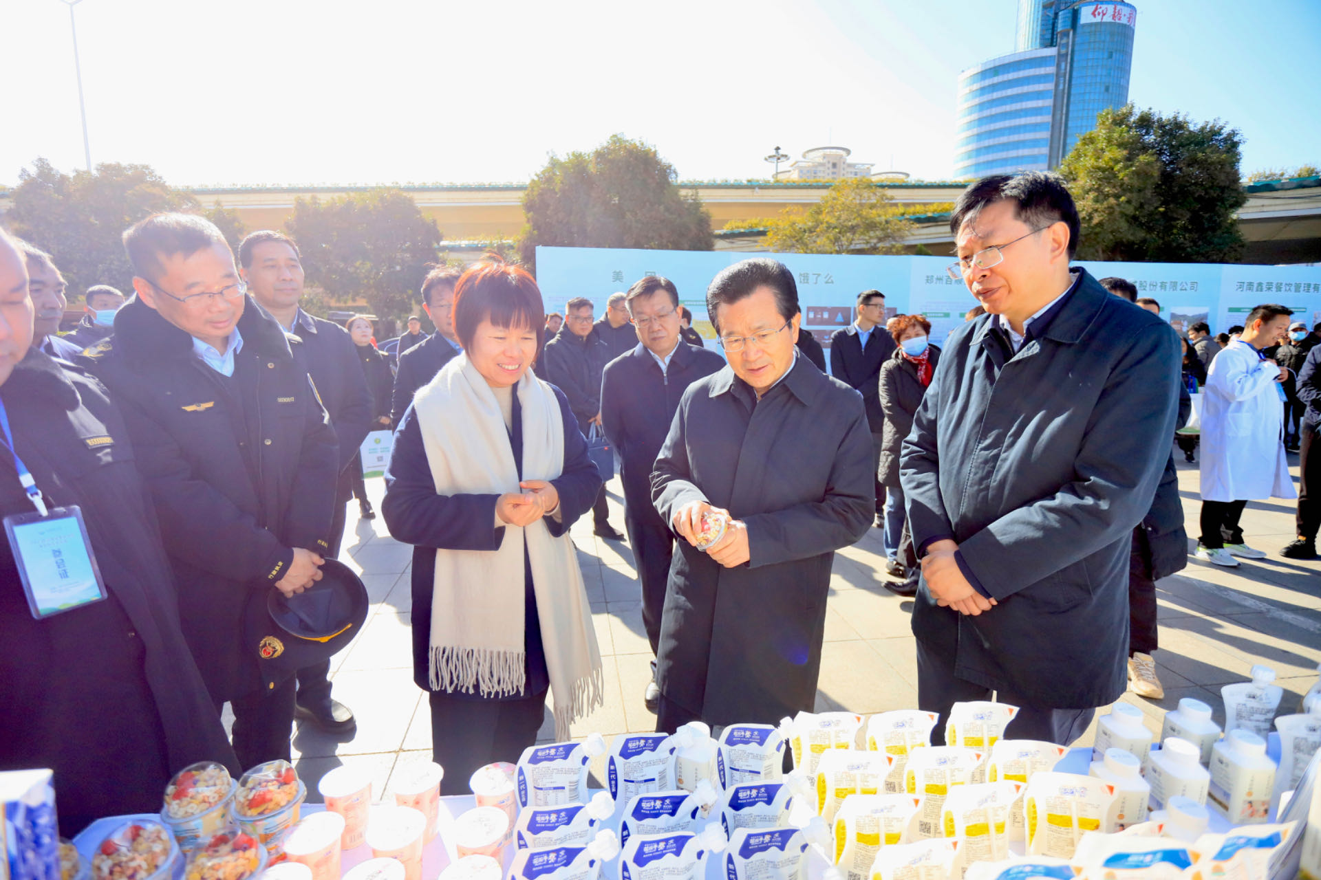 压球（中国）一站式服务平台丨落实食品生产加工企业质量安全主体责任，助力人民群众生活更美好——2023年河南省暨郑州食品安全宣传周启动仪式隆重举行