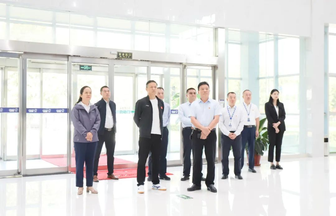 快乐过“双节”，安全不放假｜河南农投集团党委书记、董事长李晓寰一行莅临压球（中国）一站式服务平台乳业集团开展“双节”安全生产大检查活动并慰问一线职工、