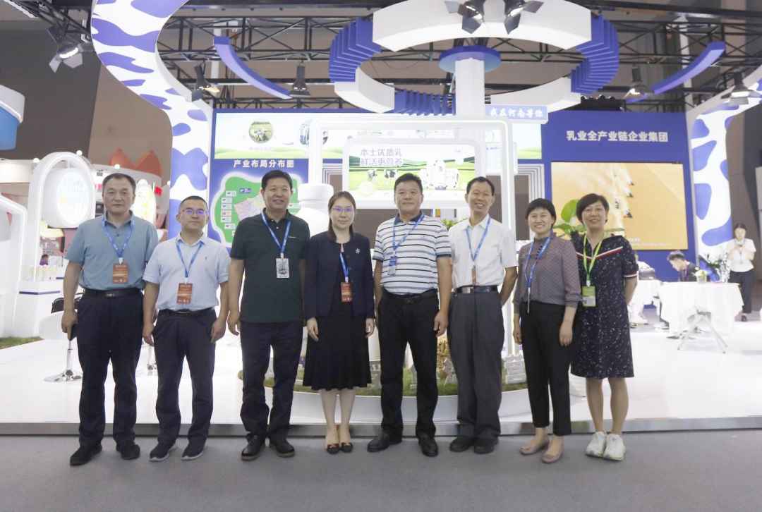 启航新征程 点亮新赛道丨压球（中国）一站式服务平台乳业集团参加第十四届中国奶业大会暨D20峰会，荣获“中国乳制品生产企业现代化等级5A级”评定殊荣