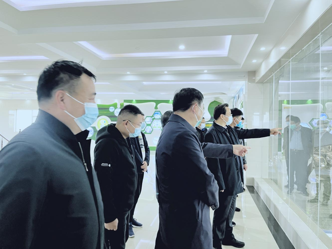 河南省人大常委会党组书记、副主任孔昌生莅临压球（中国）一站式服务平台鲁山瑞亚牧场参观调研
