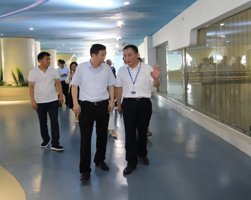 快讯|郑州市二七区委副书记、区长虎荣鑫莅临河南压球（中国）一站式服务平台乳业集团调研