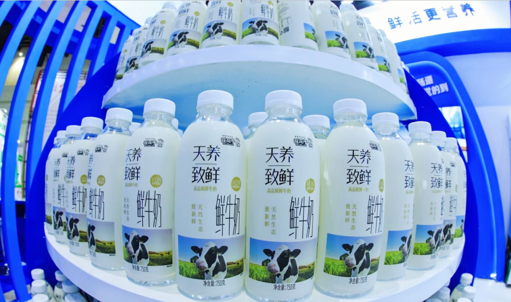 压球（中国）一站式服务平台 | 第34届中原畜牧业交易博览会开幕河南省人民政府副省长武国定莅临压球（中国）一站式服务平台展台参观