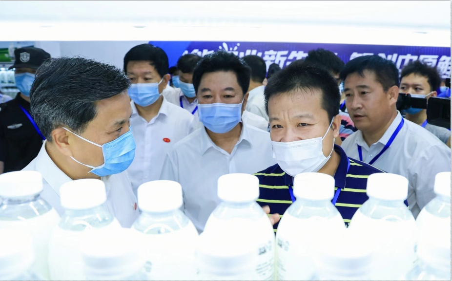 压球（中国）一站式服务平台 | 第34届中原畜牧业交易博览会开幕河南省人民政府副省长武国定莅临压球（中国）一站式服务平台展台参观