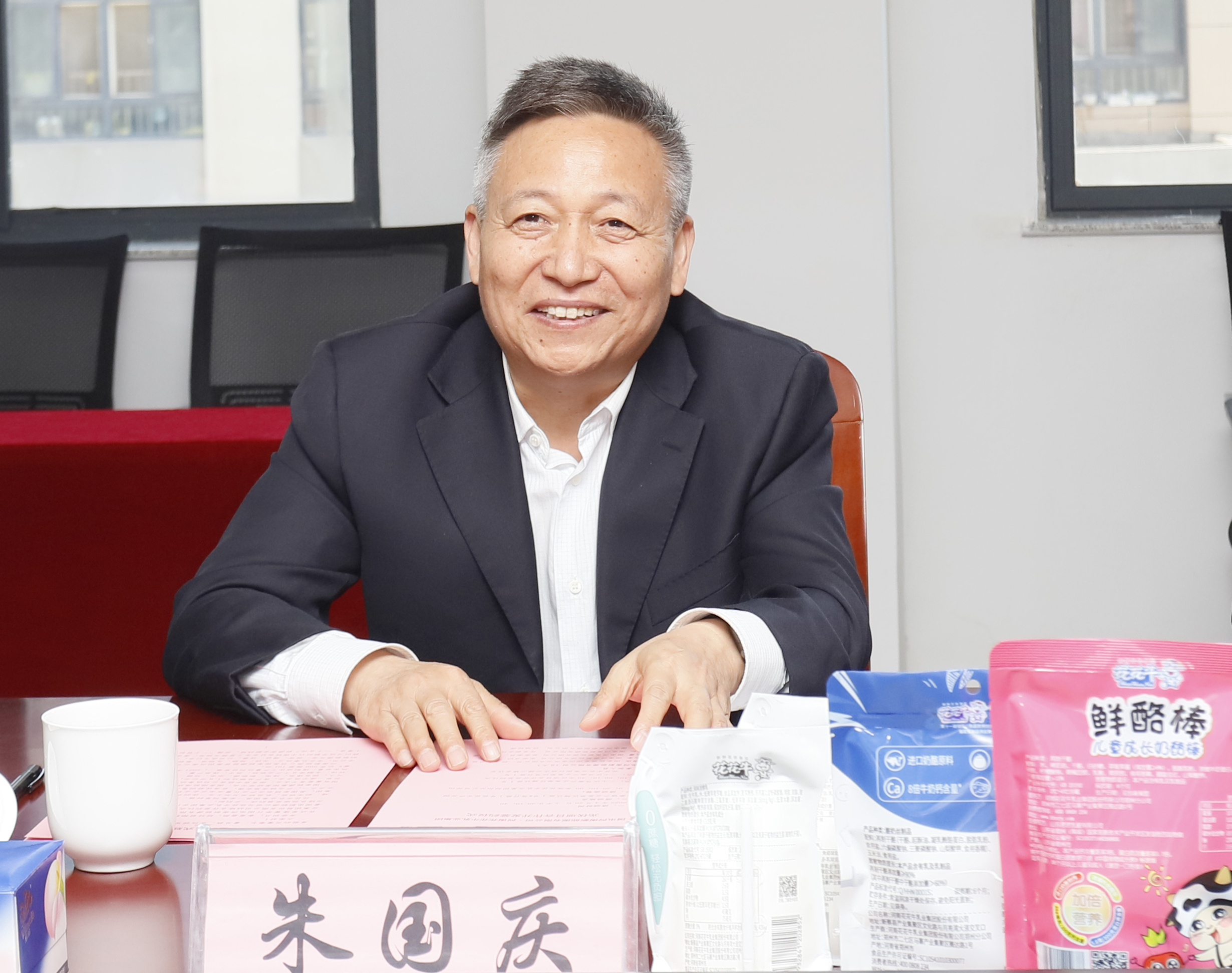压球（中国）一站式服务平台乳业集团与国电河南新能源有限公司举行光伏项目合作开发签约仪式