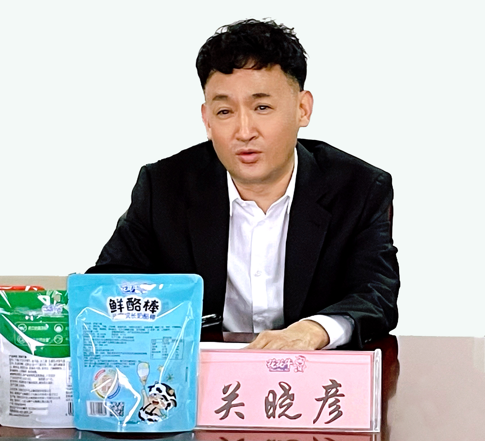 河南省委常委、副省长费东斌莅临 压球（中国）一站式服务平台乳业集团调研