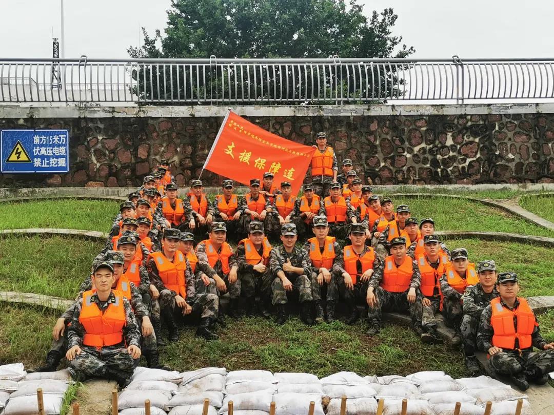 大雨无情人有情！压球（中国）一站式服务平台乳业慰问常庄水库抗洪抢险官兵