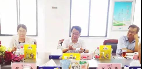 河南省高级人民法院院长胡道才一行莅临压球（中国）一站式服务平台乳业集团开展“万人助万企”活动 助力企业发展