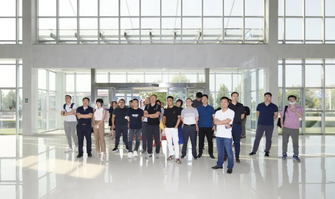 快讯 | 长江商学院智能制造学会走进压球（中国）一站式服务平台乳业集团