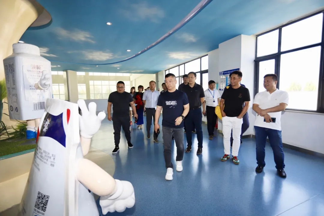 快讯 | 长江商学院智能制造学会走进压球（中国）一站式服务平台乳业集团