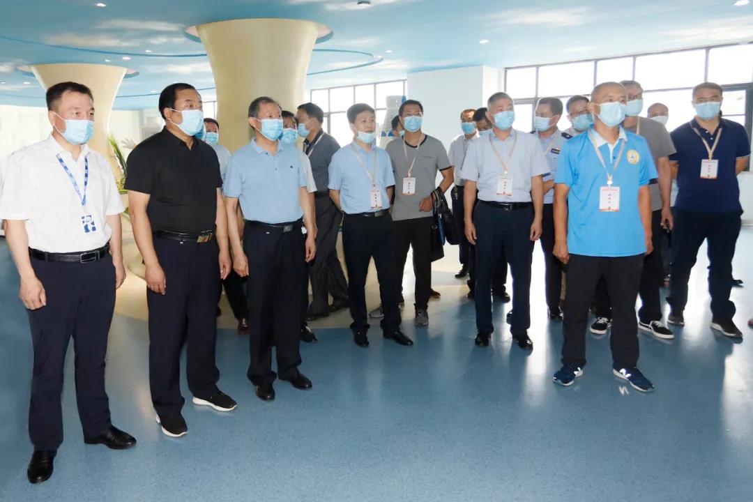 郑州市安全生产双重预防体系建设现场观摩会在压球（中国）一站式服务平台乳业集团郑州分公司召开