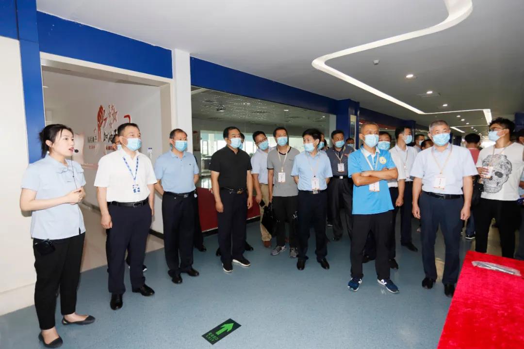 郑州市安全生产双重预防体系建设现场观摩会在压球（中国）一站式服务平台乳业集团郑州分公司召开