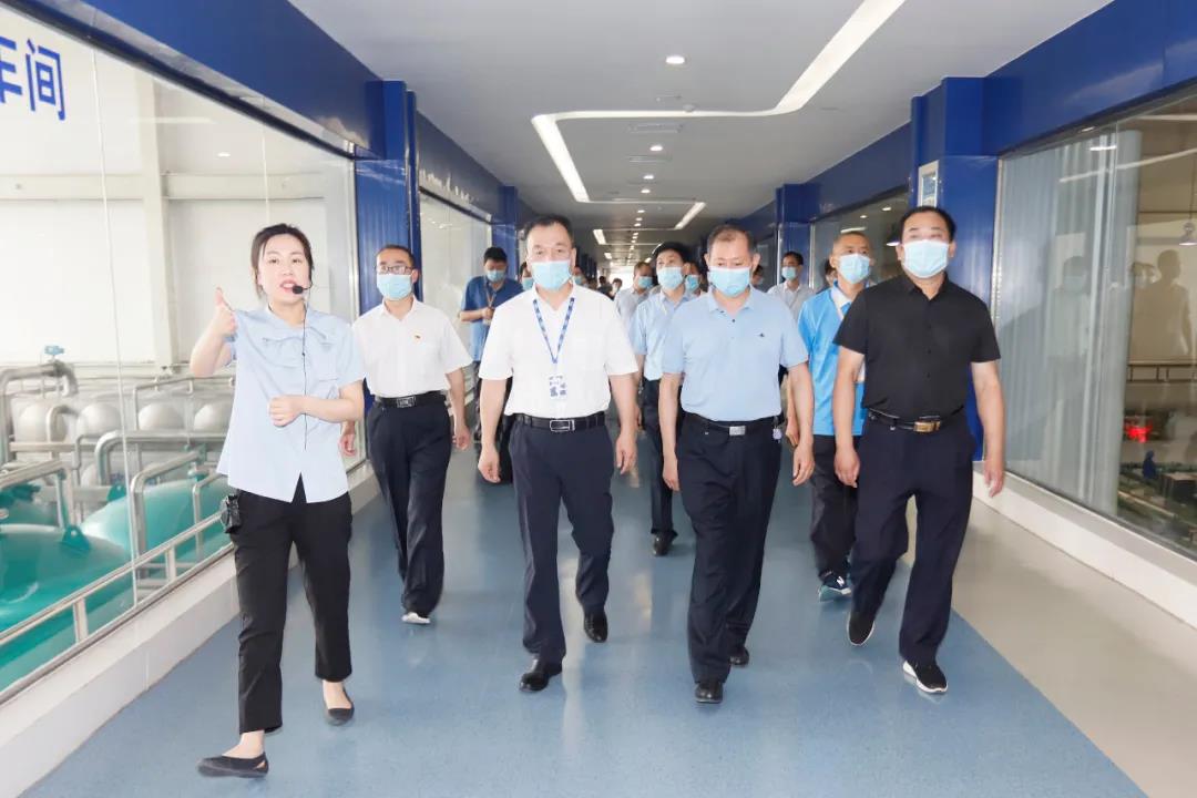 郑州市安全生产双重预防体系建设现场观摩会在压球（中国）一站式服务平台乳业集团郑州分公司召开