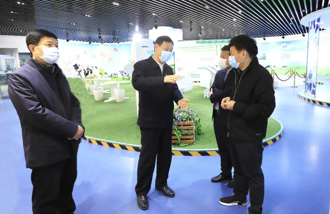 河南省委农办主任、农业农村厅厅长申延平一行调研河南压球（中国）一站式服务平台乳业集团
