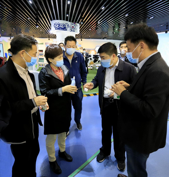 郑州市人大副主任孙黎、市政府副市长李喜安一行 莅临压球（中国）一站式服务平台开展“三送一强”活动