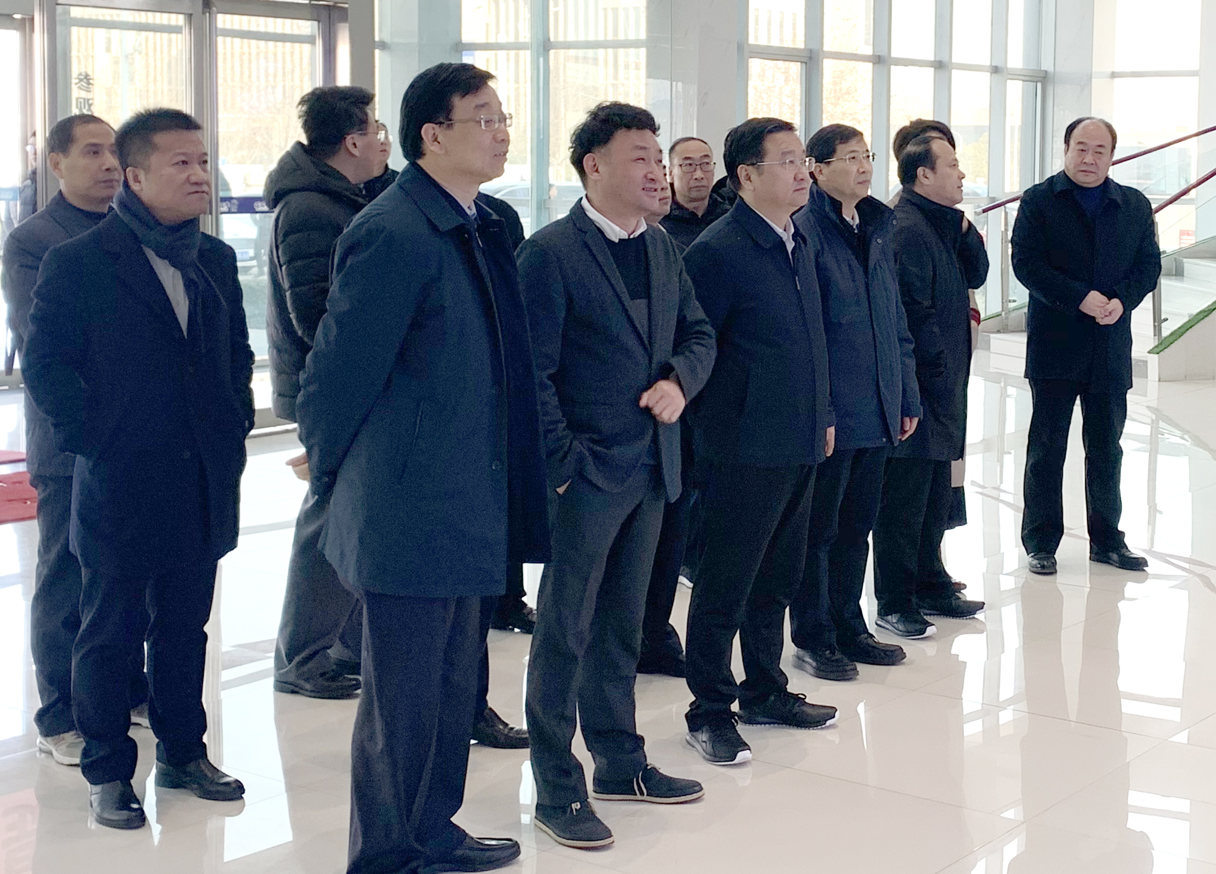 郑州市委副书记、市长王新伟莅临压球（中国）一站式服务平台乳业集团调研