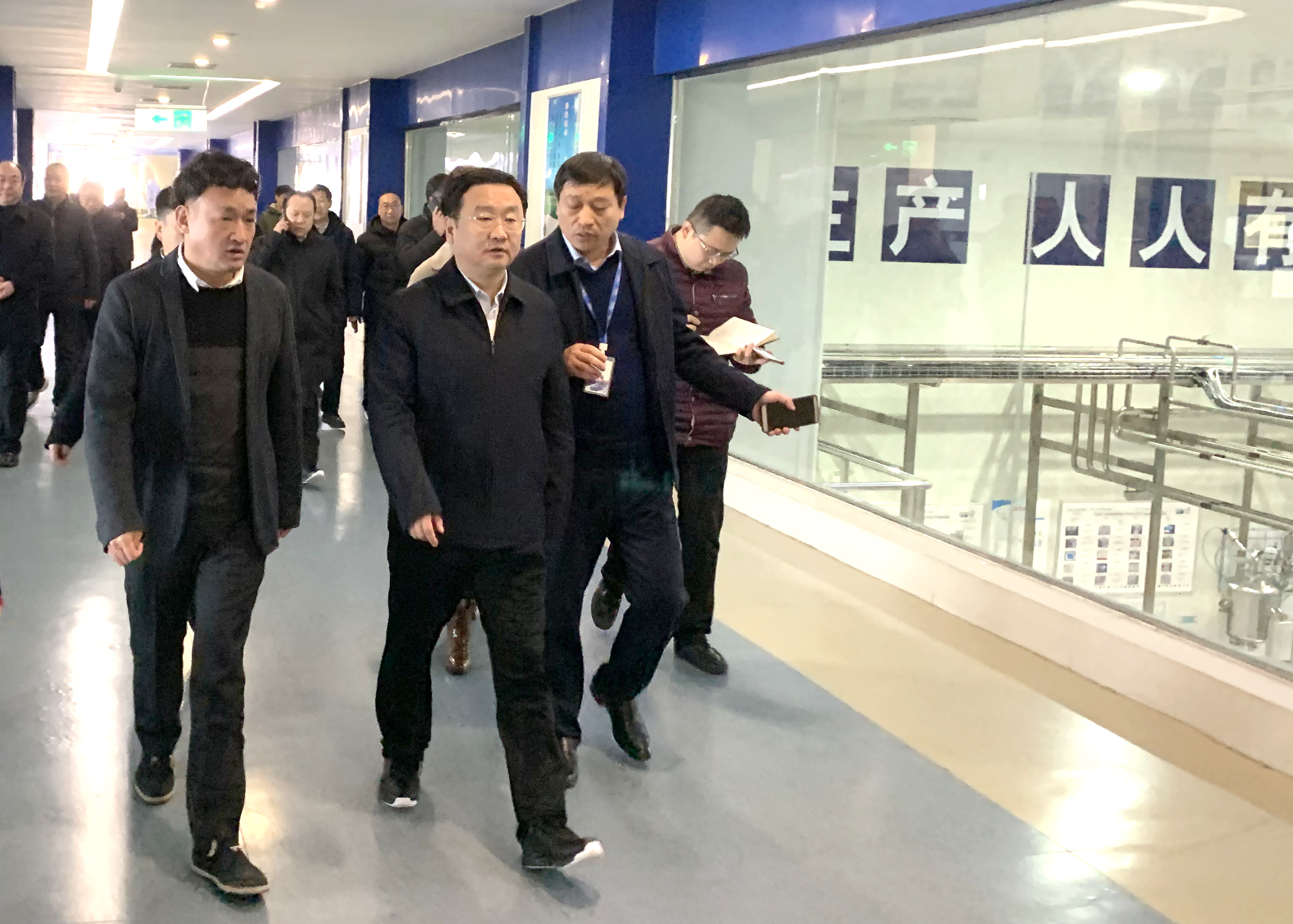 郑州市委副书记、市长王新伟莅临压球（中国）一站式服务平台乳业集团调研