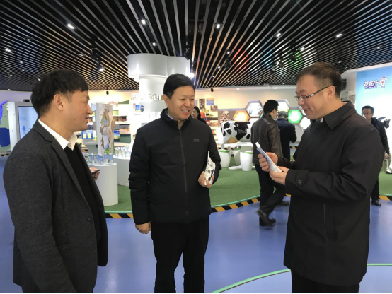 宁夏回族自治区农业农村厅党组书记、厅长王刚一行莅临压球（中国）一站式服务平台乳业集团调研