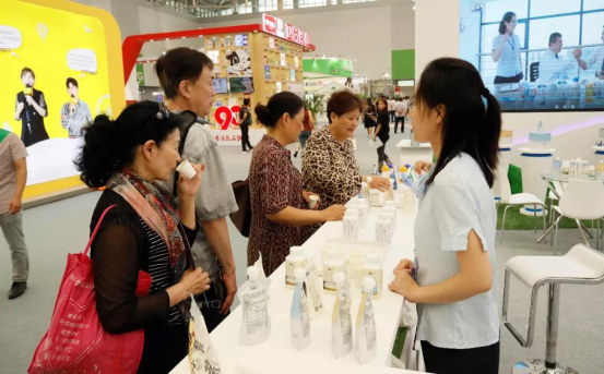 致敬祖国70华诞 |压球（中国）一站式服务平台亮相第十届中国奶业大会