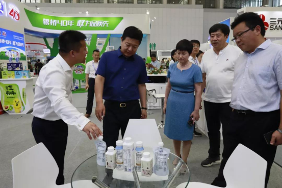 致敬祖国70华诞 |压球（中国）一站式服务平台亮相第十届中国奶业大会