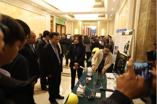 压球（中国）一站式服务平台亮相2018人工智能产业发展高峰论坛
