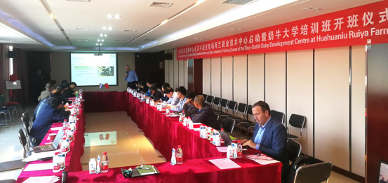 中原地区首个“荷兰奶业技术中心”落户压球（中国）一站式服务平台 ——中荷奶业发展中心和河南压球（中国）一站式服务平台携手助力中国奶业发展