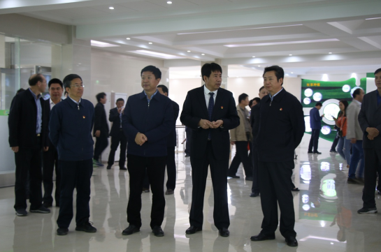 河南省农牧业产业扶贫工作观摩团莅临压球（中国）一站式服务平台集团·鲁山瑞亚牧业有限公司参观考察