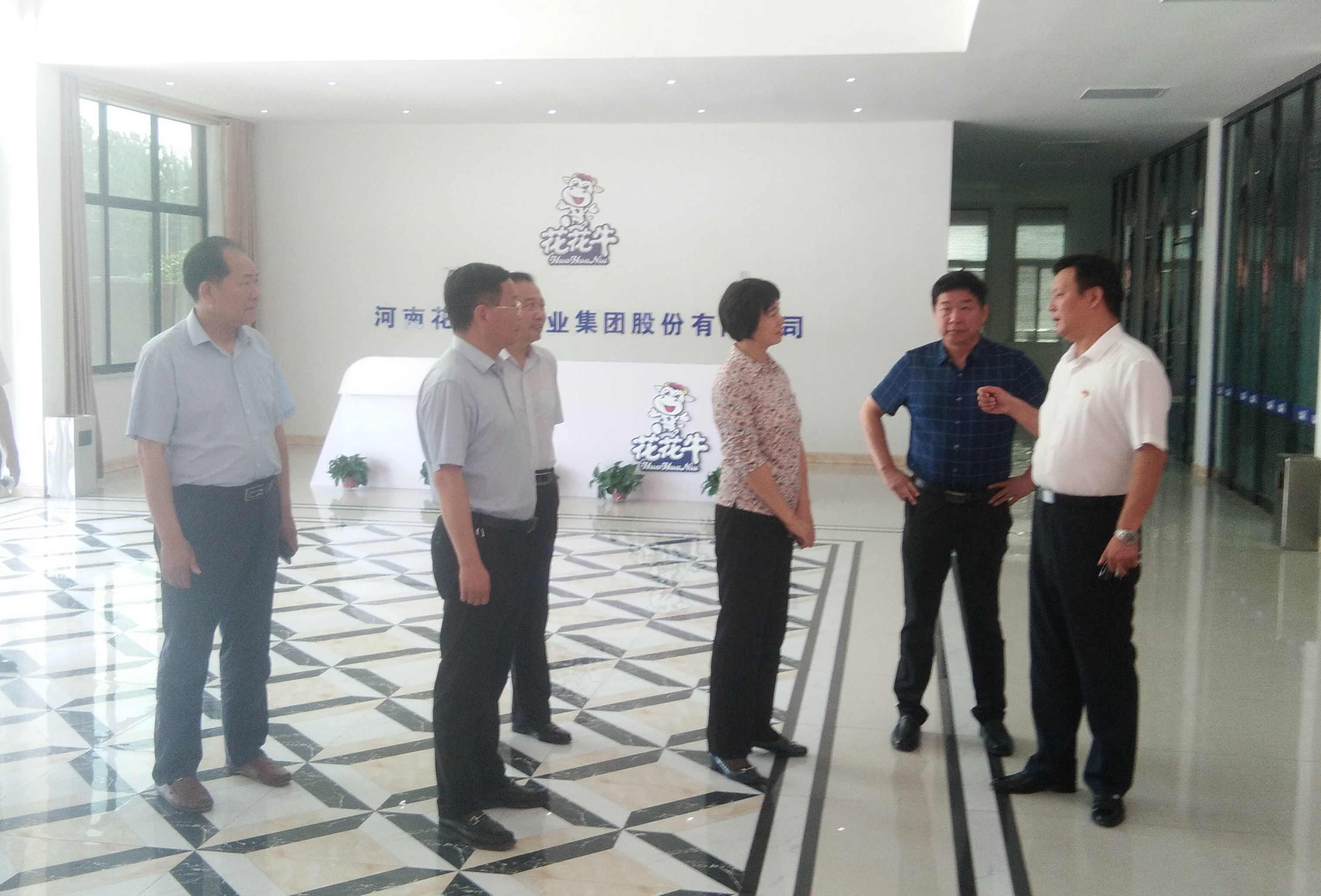 驻马店市委常委、统战部长姚新文 莅临压球（中国）一站式服务平台乳业集团总部调研