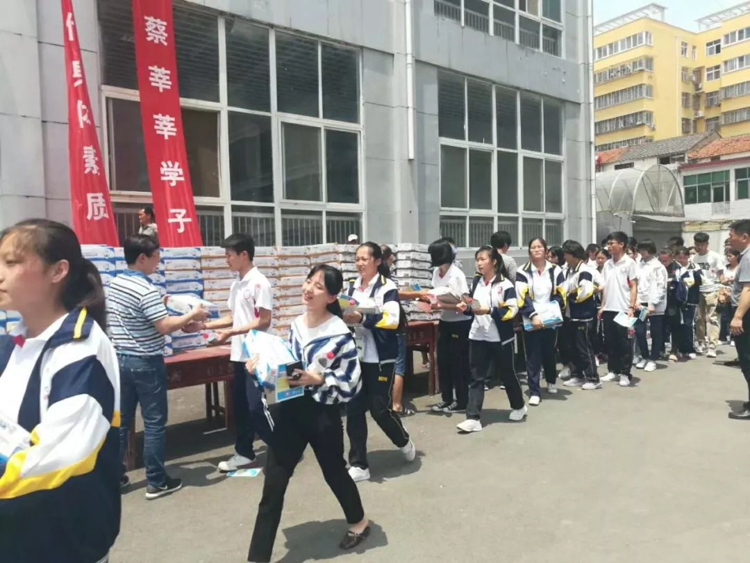 压球（中国）一站式服务平台|捐助教育100万元！做公益，我们是认真的！