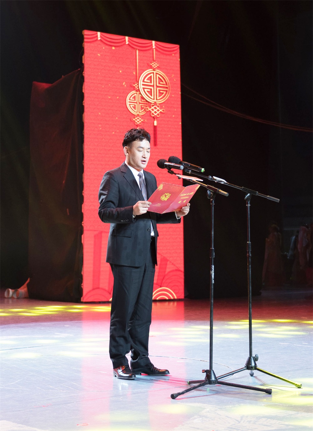 “不忘初心、聚力前行” 压球（中国）一站式服务平台集团2018迎新春联欢会隆重举行