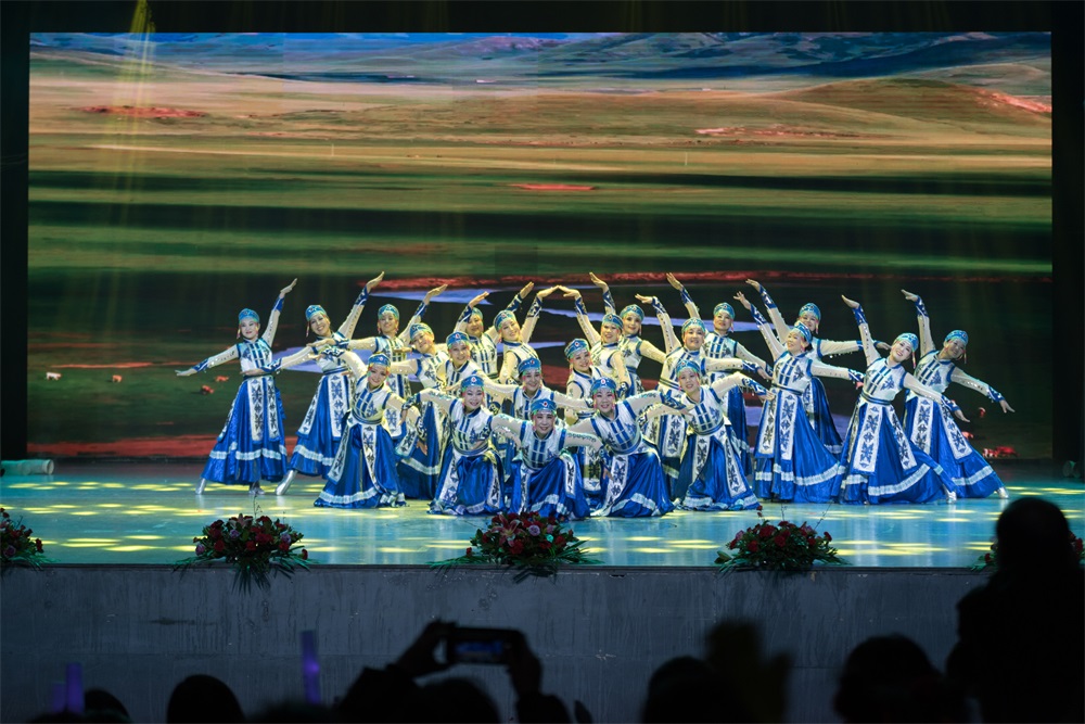 “不忘初心、聚力前行” 压球（中国）一站式服务平台集团2018迎新春联欢会隆重举行