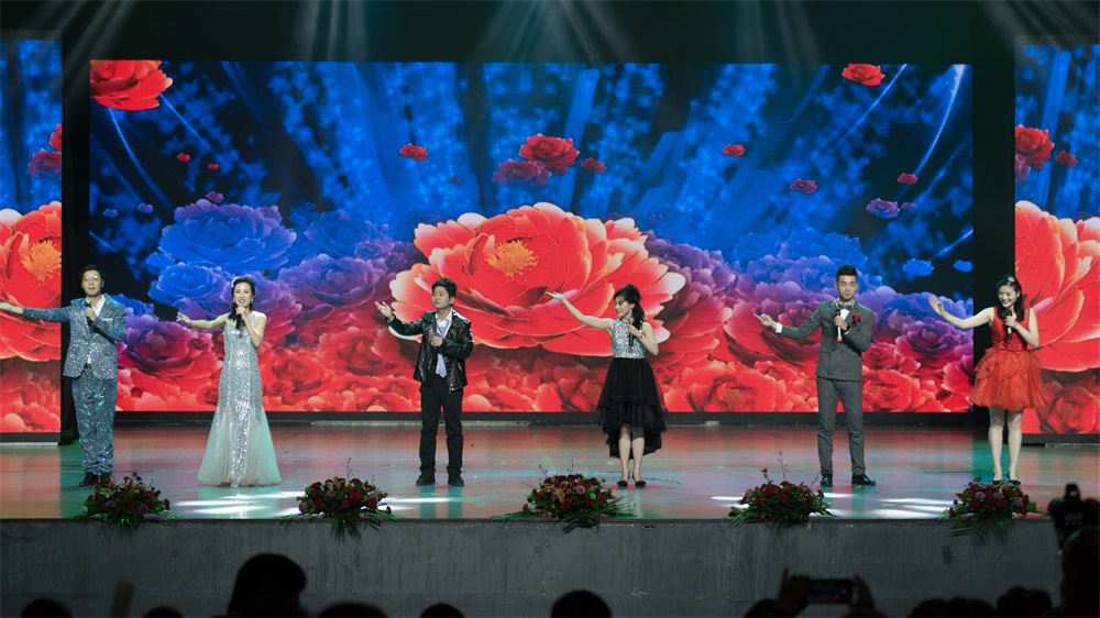 “不忘初心、聚力前行” 压球（中国）一站式服务平台集团2018迎新春联欢会隆重举行