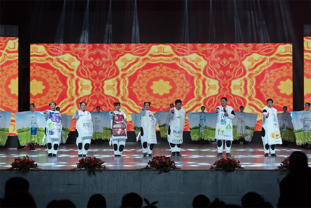“不忘初心、聚力前行” 压球（中国）一站式服务平台集团2018迎新春联欢会隆重举行