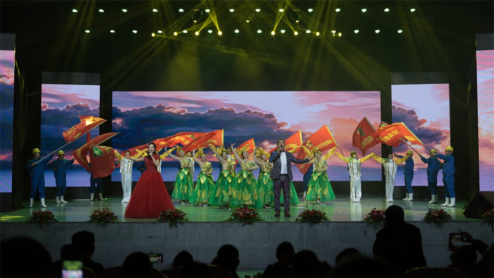 “不忘初心、聚力前行” 压球（中国）一站式服务平台集团2018迎新春联欢会隆重举行
