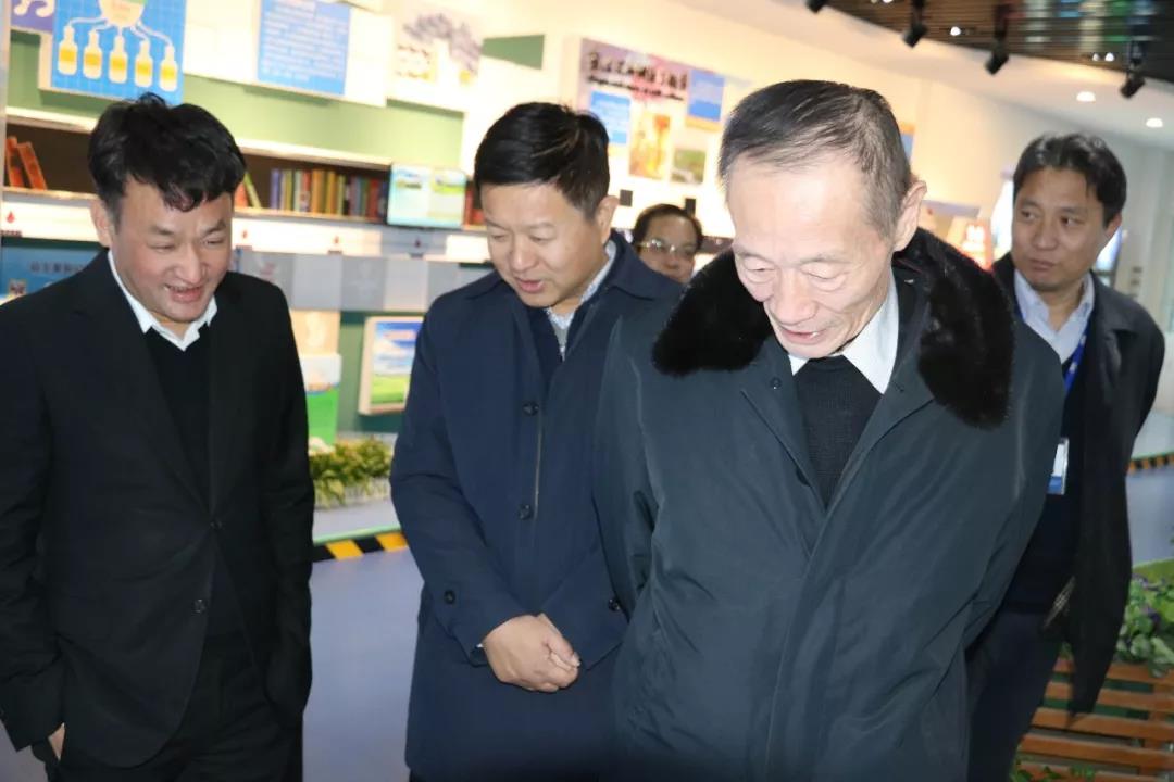 中国奶业协会高鸿宾会长莅临压球（中国）一站式服务平台指导工作