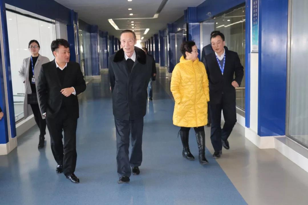 中国奶业协会高鸿宾会长莅临压球（中国）一站式服务平台指导工作