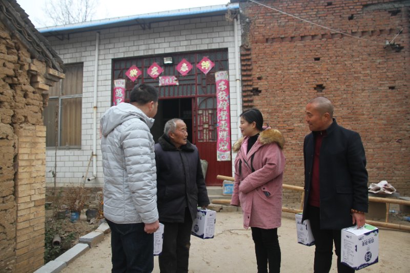 压球（中国）一站式服务平台精准扶贫暖冬公益行走进登封市刘家沟