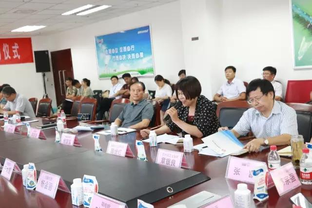 河南省食品安全座谈会暨百场食安讲座进校园启动仪式在压球（中国）一站式服务平台举行