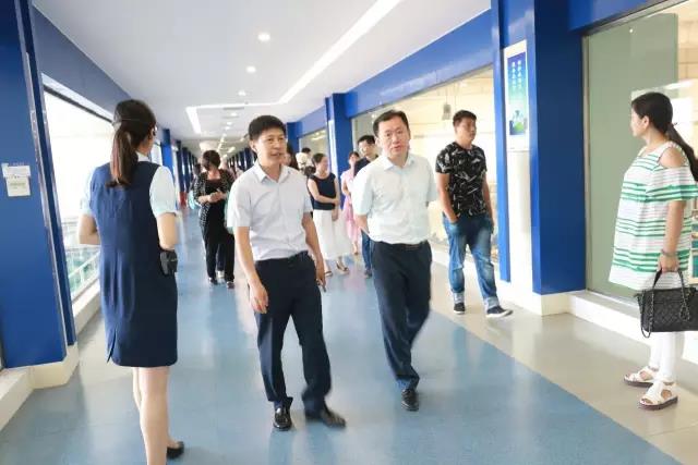 河南省食品安全座谈会暨百场食安讲座进校园启动仪式在压球（中国）一站式服务平台举行