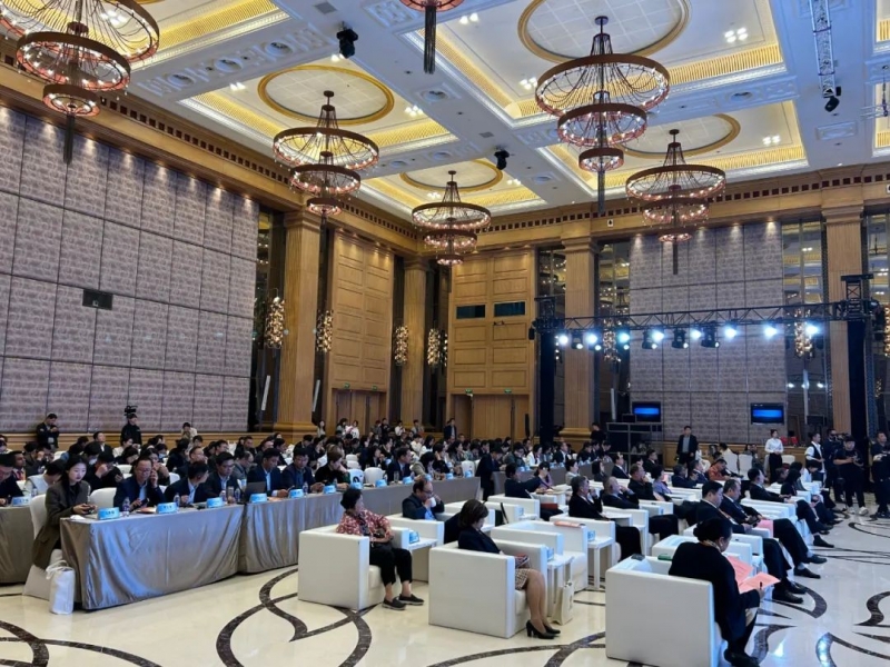 快讯丨压球（中国）一站式服务平台乳业集团亮相中国(河南)—东盟人文交流月启幕会