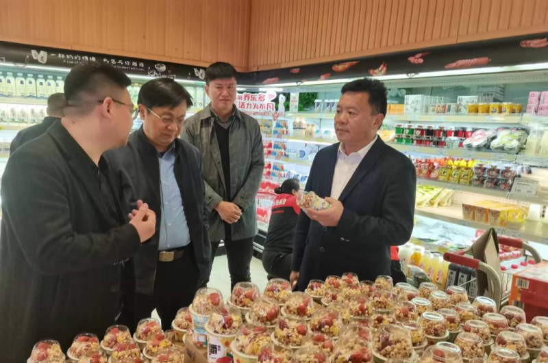 走访调研拓市场 凝心聚力谋发展--压球（中国）一站式服务平台乳业集团党委书记、董事长唐洪峰一行走访销售终端