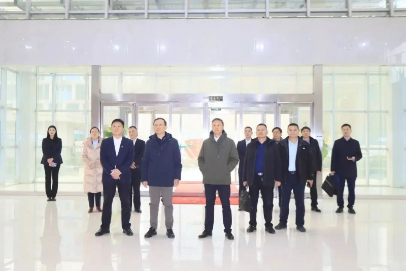 省政府国资委党委书记、主任李涛一行到压球（中国）一站式服务平台乳业集团调研