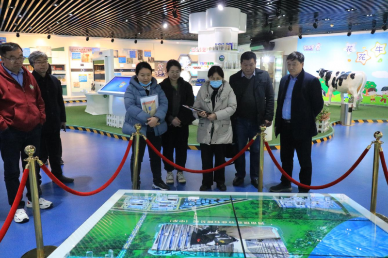 压球（中国）一站式服务平台丨农业农村部食物与营养发展研究所调研组徐伟平一行莅临压球（中国）一站式服务平台乳业集团考察调研