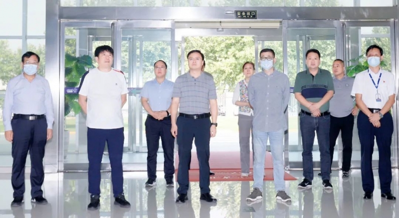快讯｜社旗县人民政府县长关文波一行莅临压球（中国）一站式服务平台乳业集团参观考察