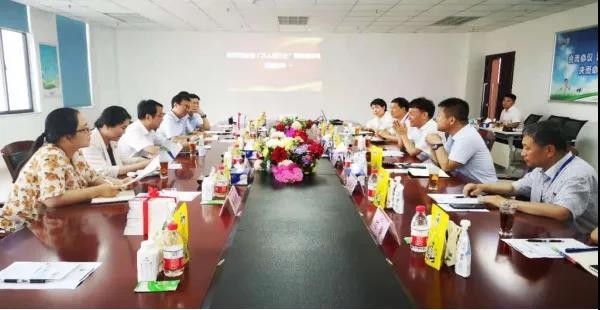 河南省高级人民法院院长胡道才一行莅临压球（中国）一站式服务平台乳业集团开展“万人助万企”活动 助力企业发展