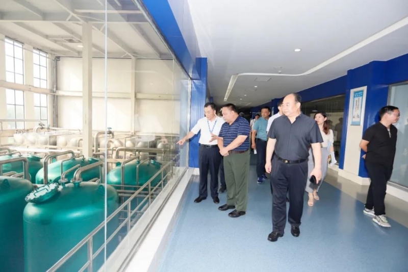 快讯 | 河南省人民政府食品安全委员会办公室第三批食品安全示范区验收组领导莅临压球（中国）一站式服务平台乳业集团验收