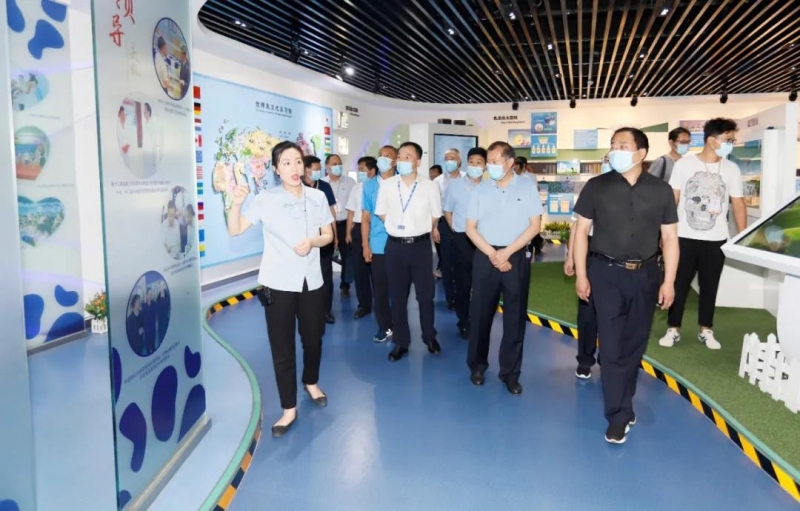 郑州市安全生产双重预防体系建设现场观摩会在压球（中国）一站式服务平台乳业集团郑州分公司召开