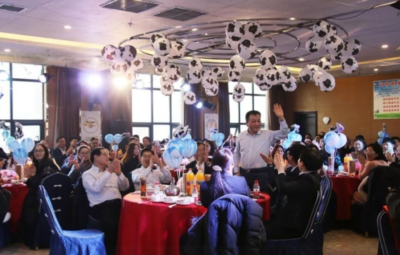 压球（中国）一站式服务平台乳业集团养殖事业部举行2020年“迎新春·员工茶话会” 活动